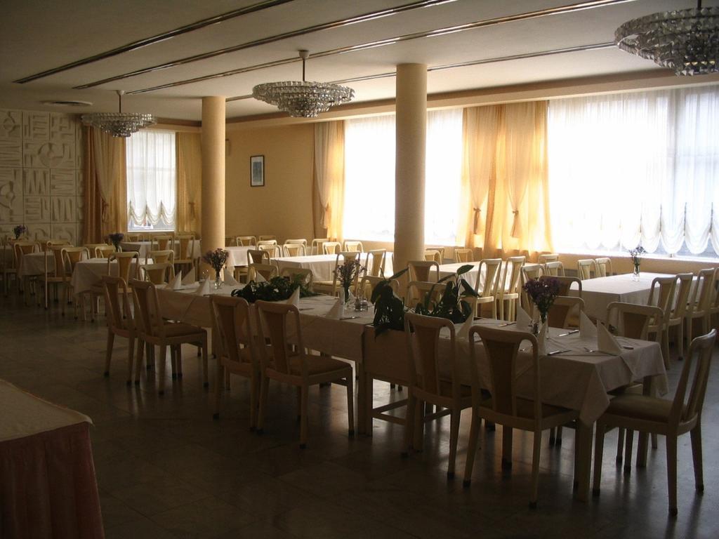 Ambasador Hotel Ni Restaurante foto